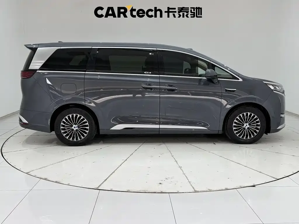 Denza Denza D9 2025 Model DM-i Smart Drive Edition 1020 AWD Flagship — Фото автомобиля 4