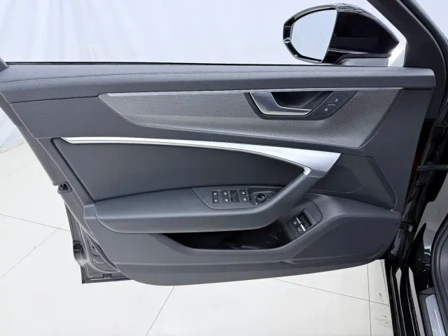Audi A6L — Фото автомобиля 16