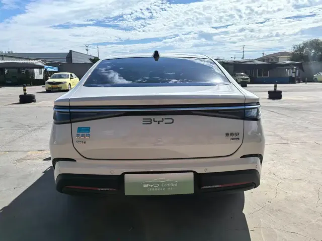 BYD Seal 07 DM-i — Фото автомобиля 8