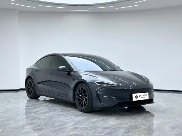Tesla Model 3 — Фото автомобиля 2