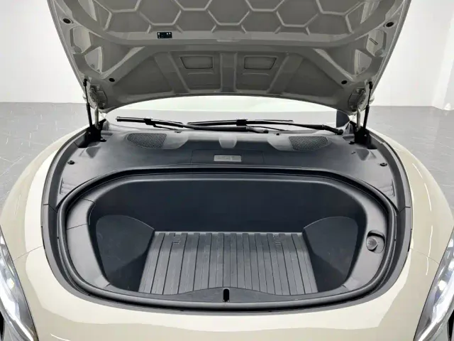 Xiaomi SU7 — Фото автомобиля 11