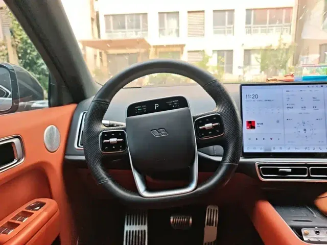Li Auto L9 — Фото автомобиля 2