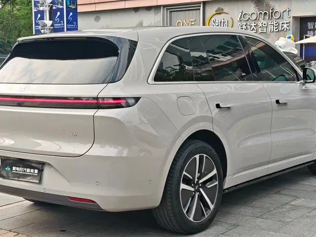 Li Auto L6 — Фото автомобиля 14