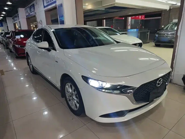Mazda Axela — Фото автомобиля 3