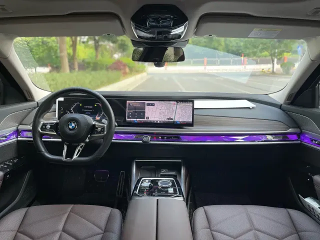 BMW 7 Series — Фото автомобиля 12
