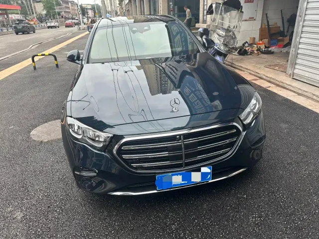 Фотография автомобиля — Mercedes-Benz E-Class