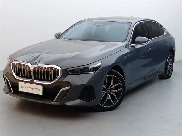 Фотография автомобиля — BMW i5