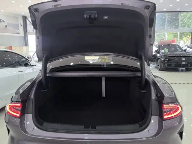 Xiaomi SU7 — Фото автомобиля 18