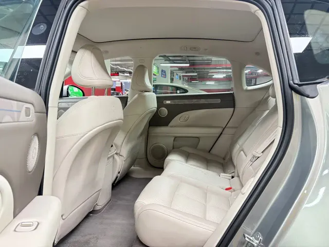 IM Motors LS6 — Фото автомобиля 6