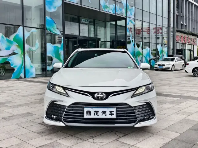 Toyota Camry — Фото автомобиля 2