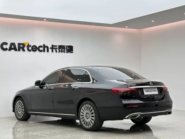 Mercedes-Benz E-Class — Фото автомобиля 3