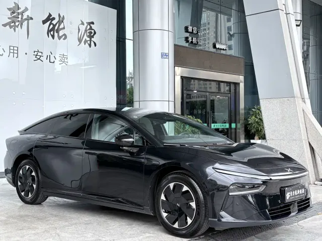 Xpeng P7+ — Фото автомобиля 3