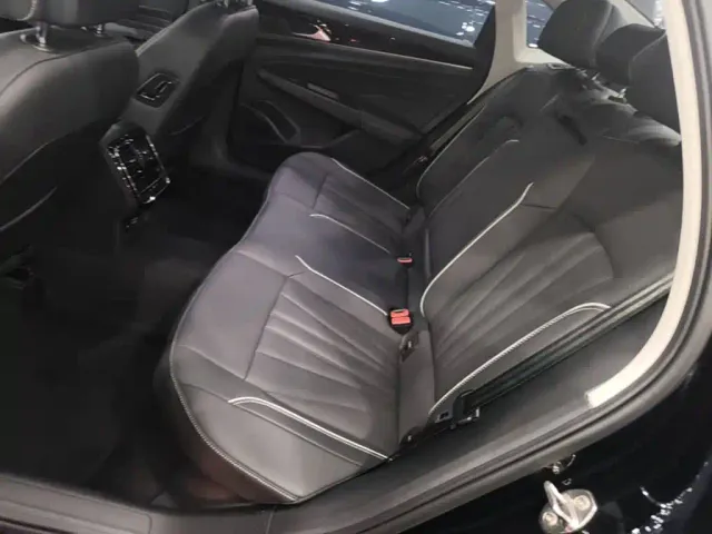 Volkswagen Passat — Фото автомобиля 16