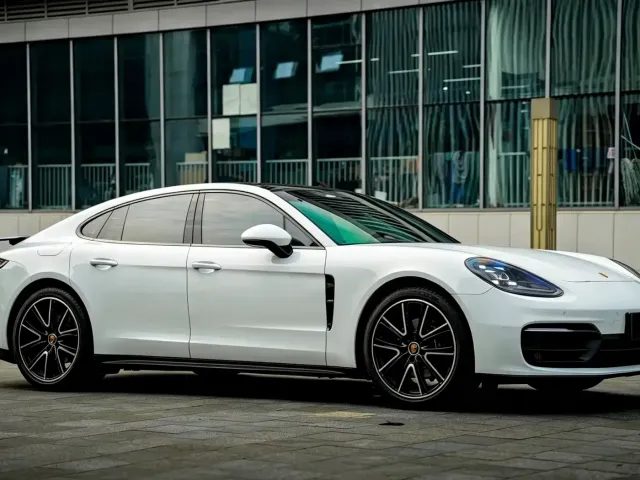 Porsche Panamera — Фото автомобиля 2