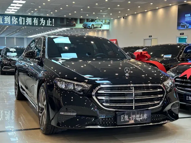 Mercedes-Benz E-Class — Фото автомобиля 2