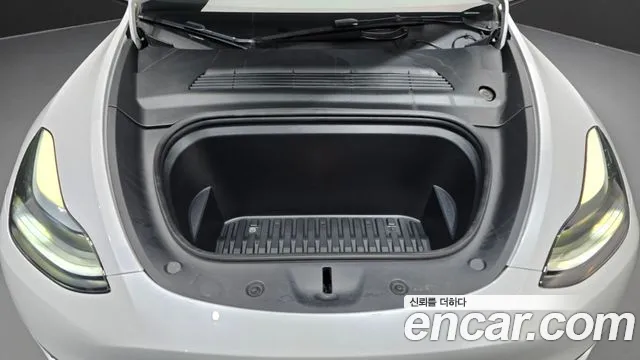 Tesla Model Y — Фото автомобиля 9