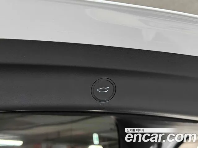 Tesla Model Y — Фото автомобиля 8