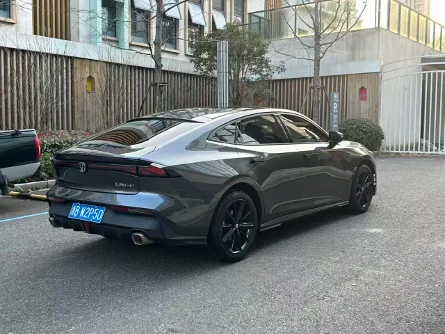 Changan UNI-V — Фото автомобиля 7