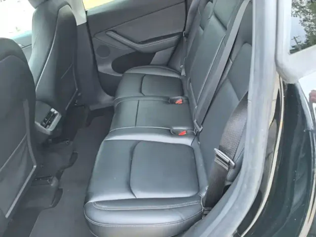 Tesla Model Y — Фото автомобиля 9