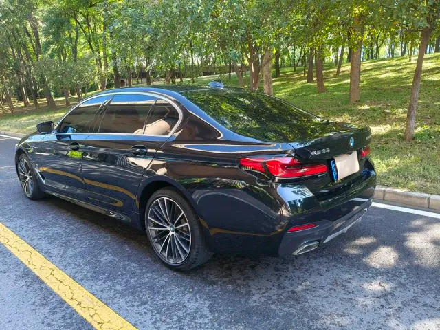 BMW 5 Series — Фото автомобиля 5