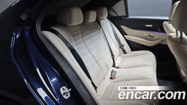 Mercedes-Benz E-Class — Фото автомобиля 10