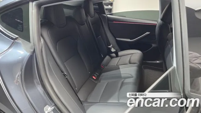 Tesla Model 3 — Фото автомобиля 18