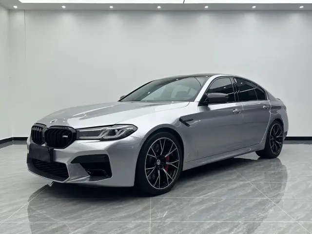 Фотография автомобиля — BMW M5