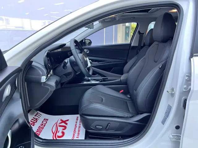 Hyundai Elantra — Фото автомобиля 14