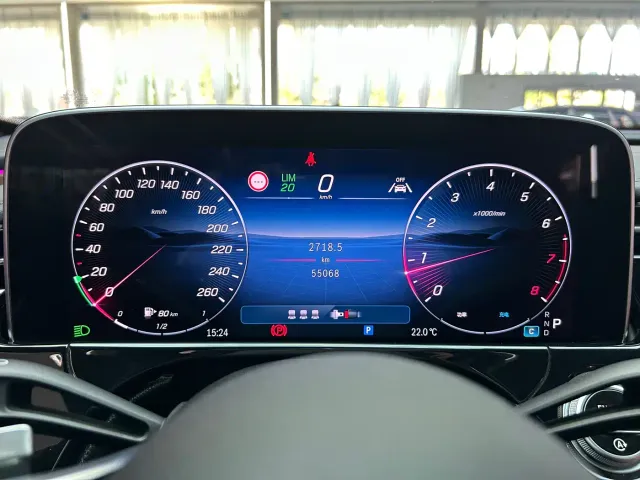 Mercedes-Benz E-Class — Фото автомобиля 22