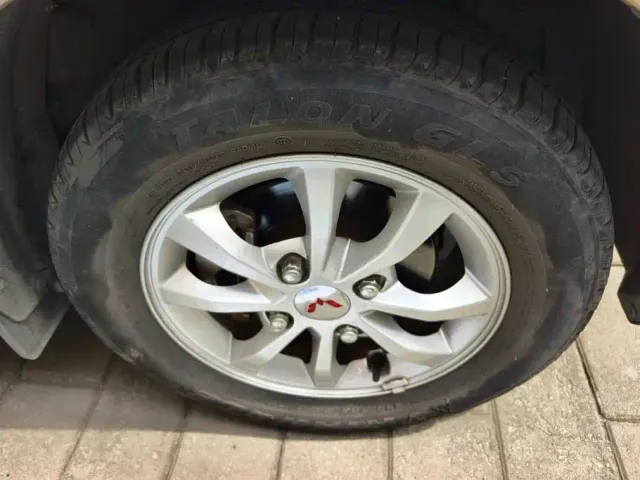 Wuling Hongguang V — Фото автомобиля 6