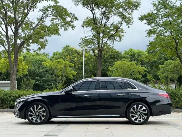 Mercedes-Benz E-Class — Фото автомобиля 3