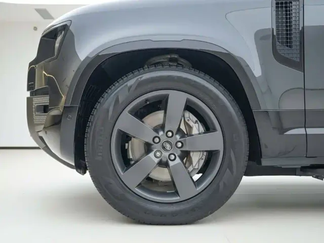 Land Rover Defender — Фото автомобиля 14