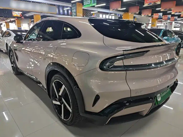 Xiaomi YU7 — Фото автомобиля 4