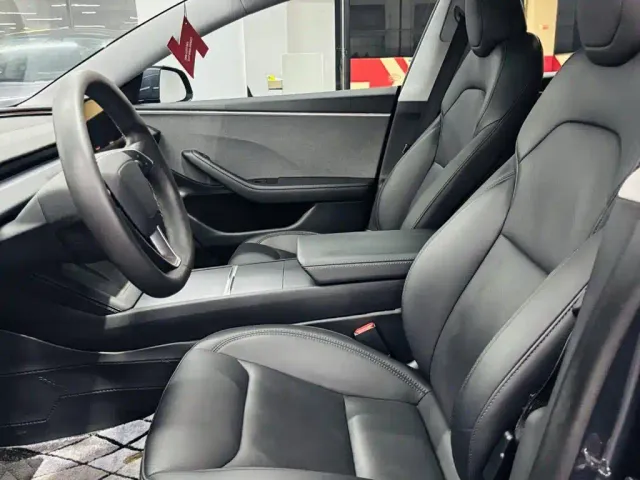 Tesla Model 3 — Фото автомобиля 7