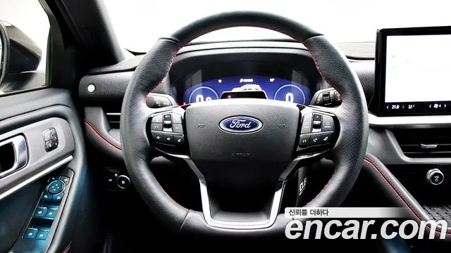 Ford Explorer — Фото автомобиля 8
