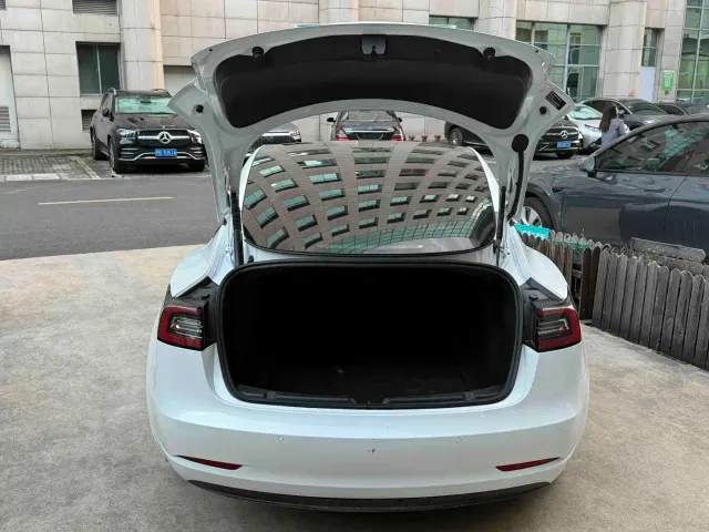 Tesla Model 3 — Фото автомобиля 6