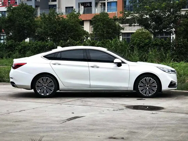 Hongqi H5 — Фото автомобиля 6