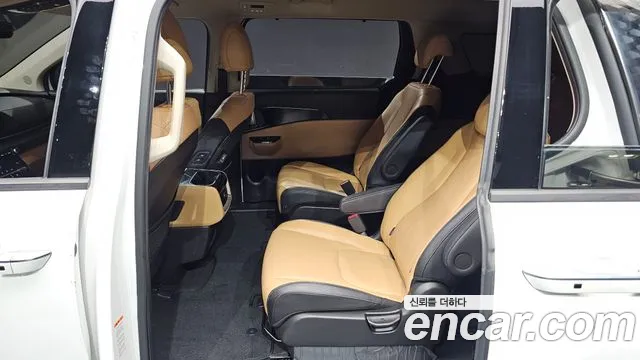 Kia Carnival Generation 4 — Фото автомобиля 17