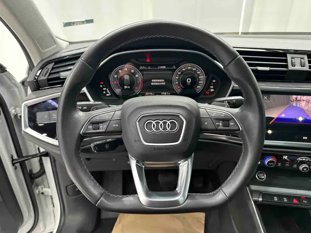 Audi Q3 — Фото автомобиля 10