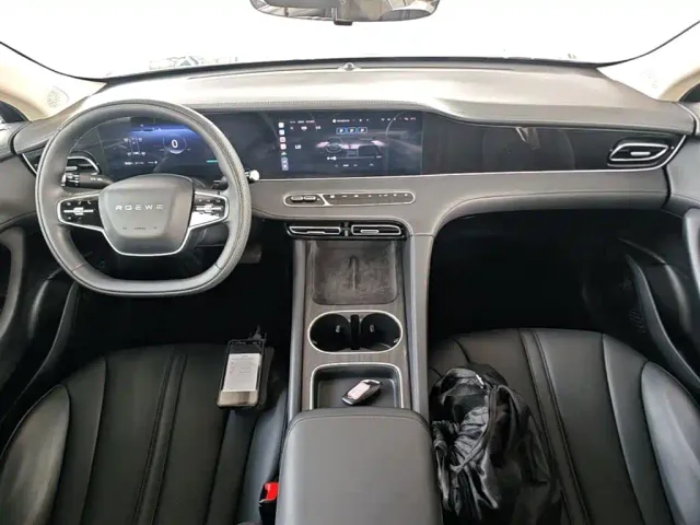 Roewe D7 — Фото автомобиля 9