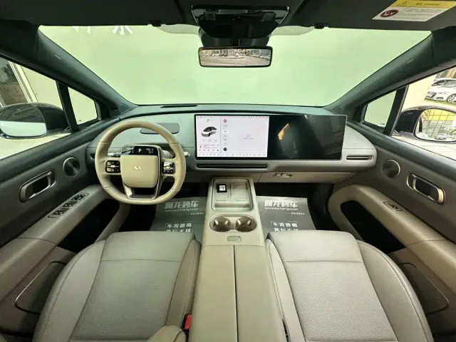 Li Auto Li Auto i6 2025 2WD Base Model — Фото автомобиля 6