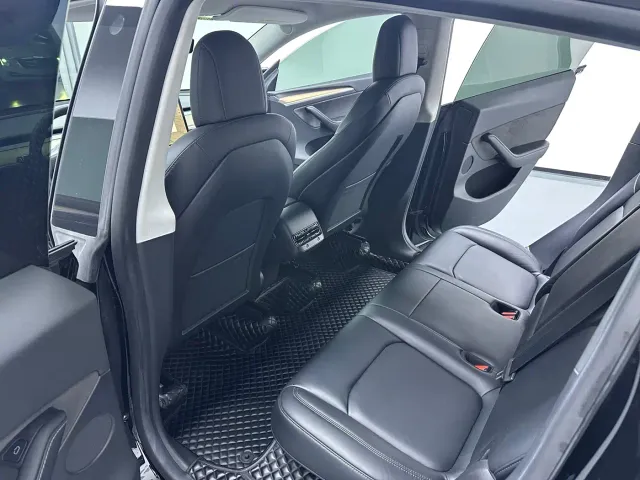 Tesla Model Y — Фото автомобиля 7