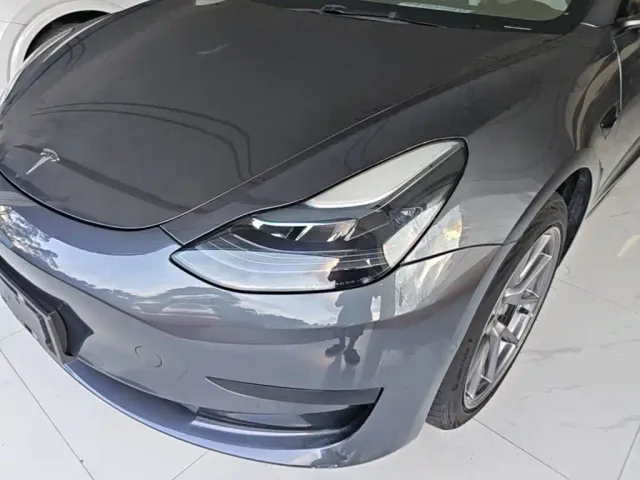 Tesla Model 3 — Фото автомобиля 23