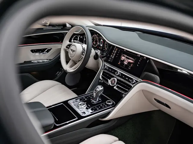 Bentley Flying Spur — Фото автомобиля 11