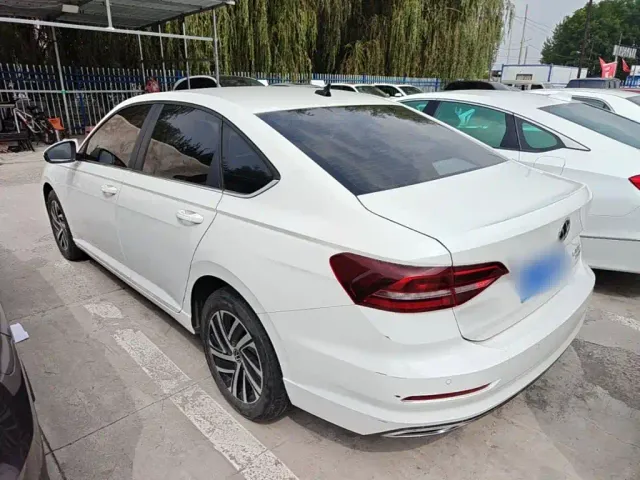 Volkswagen Lavida — Фото автомобиля 4