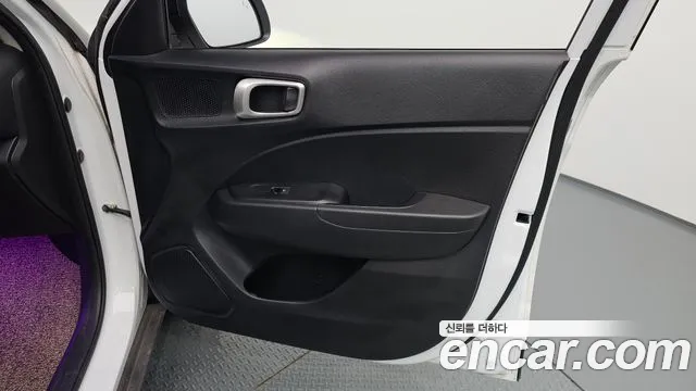 Hyundai Venue — Фото автомобиля 30