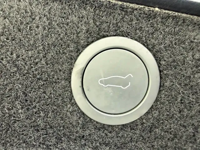 Tesla Model 3 — Фото автомобиля 14