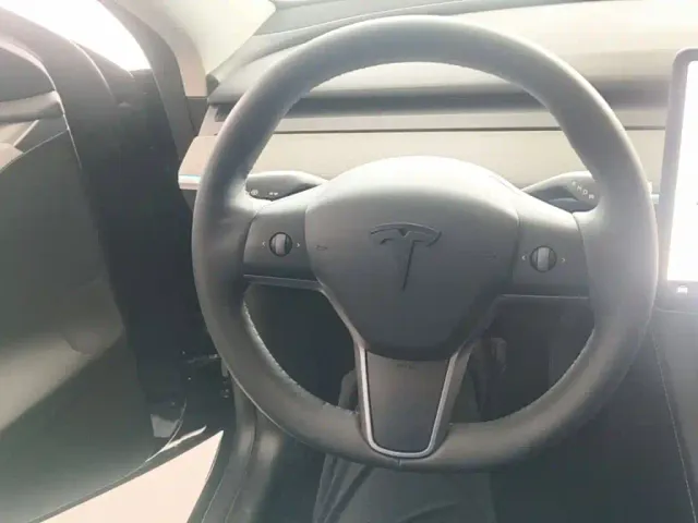 Tesla Model Y — Фото автомобиля 10