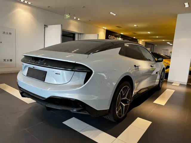Lotus Emeya — Фото автомобиля 6