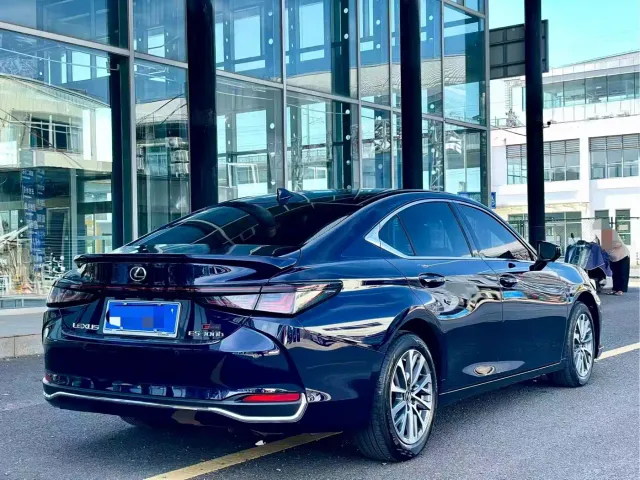 Lexus ES — Фото автомобиля 9